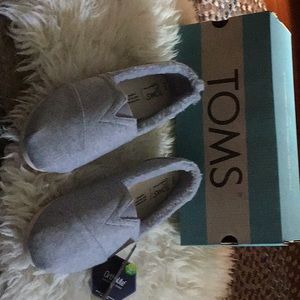 Tom’s Gray felt faux fur alpargata